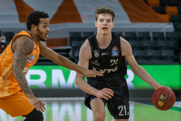 更是他不断 更是他不断