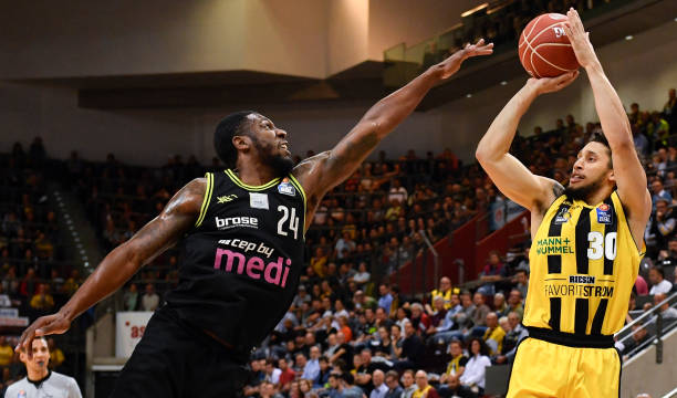 广东队后卫 广东队后卫